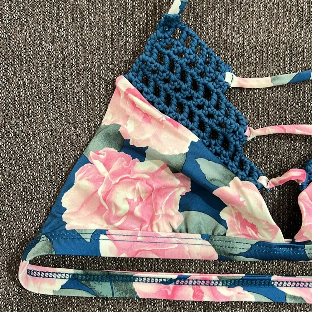 Frankie’s Bikinis Sienna Top Pink Peony. NWT